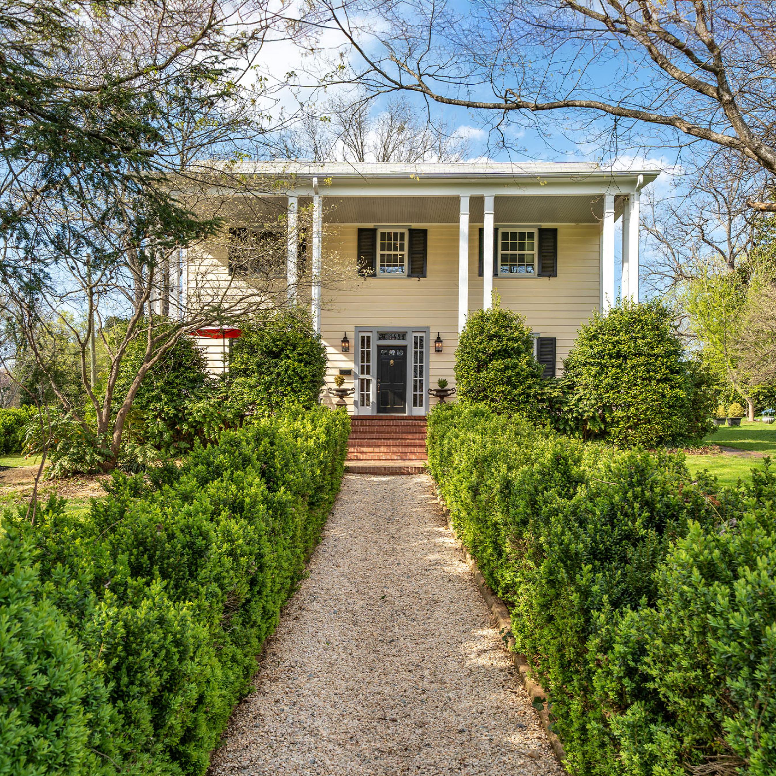 live-like-a-queen-on-king-street