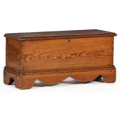 virginia-diminutive-blanket-chest