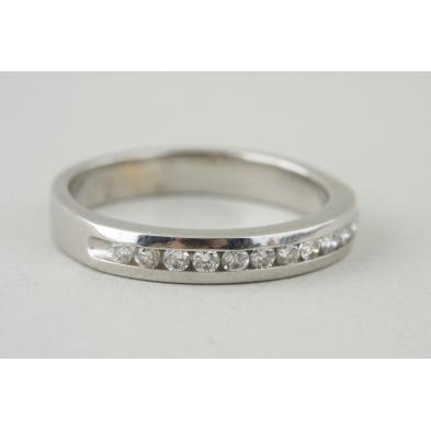 14kt-white-gold-diamond-wedding-band