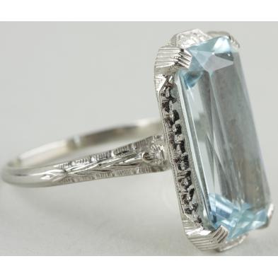 18kt-white-gold-and-aquamarine-ring