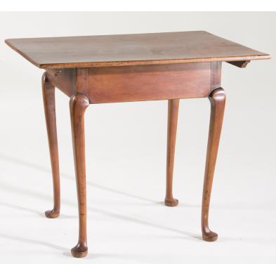 american-queen-anne-maple-center-table