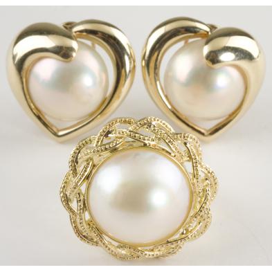 two-pieces-of-14kt-and-mabe-pearl-jewelry