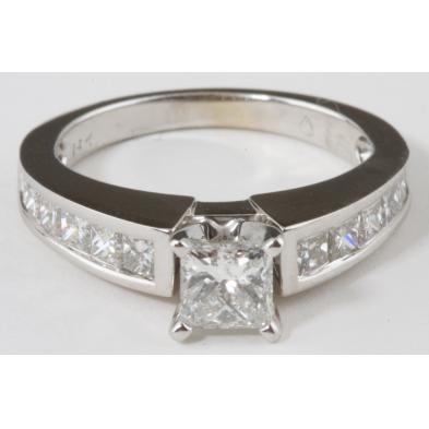 princess-cut-diamond-engagement-ring