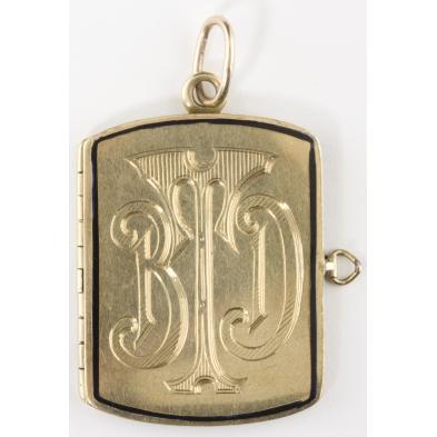 gold-antique-engraved-locket