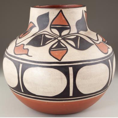paulita-pacheco-santa-domingo-pueblo-olla