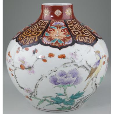 japanese-arita-porcelain-vase