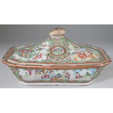 rose-medallion-covered-serving-dish