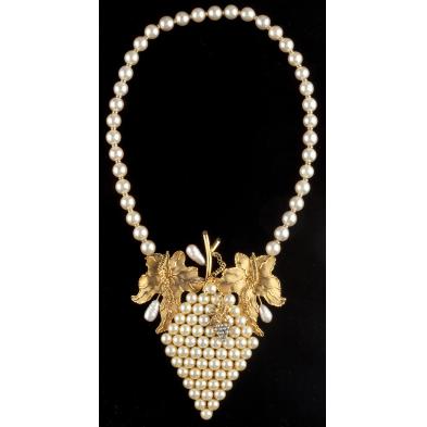 unusual-pearl-and-gold-necklace