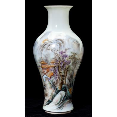 chinese-republic-period-porcelain-cabinet-vase