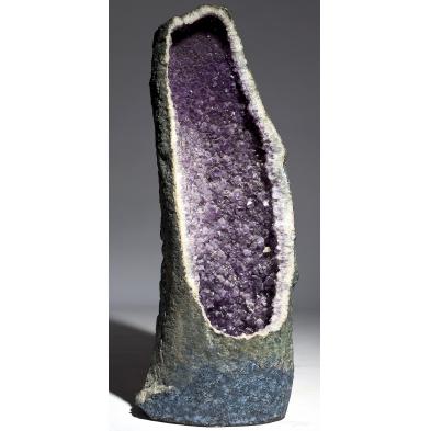 massive-amethyst-geode