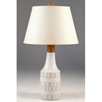 martz-pottery-table-lamp