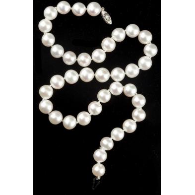 beautiful-cultured-pearl-necklace