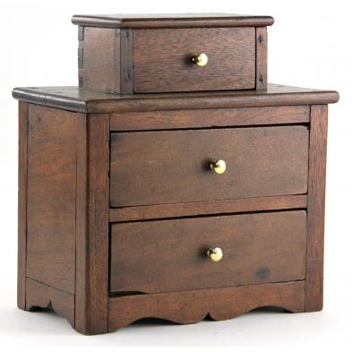 american-miniature-sewing-chest