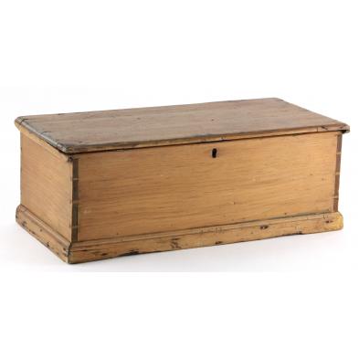 new-england-miniature-dovetailed-blanket-chest