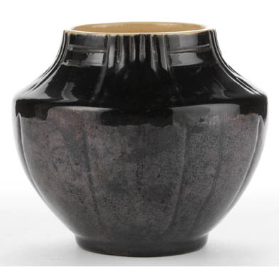 newcomb-college-pottery-shoulder-vase