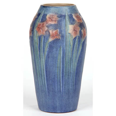 newcomb-college-daffodil-vase