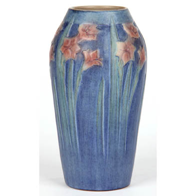 newcomb-college-daffodil-vase