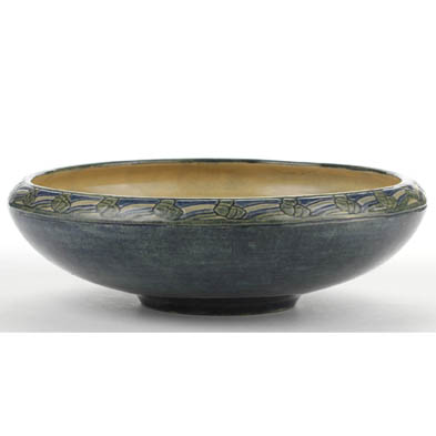 newcomb-college-footed-bowl