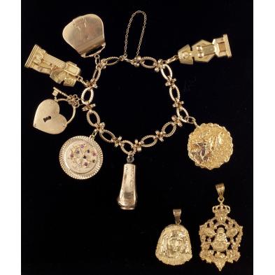 gold-charm-bracelet
