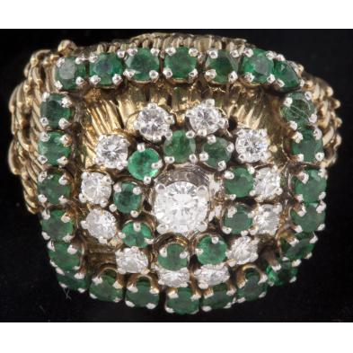 emerald-and-diamond-dome-ring