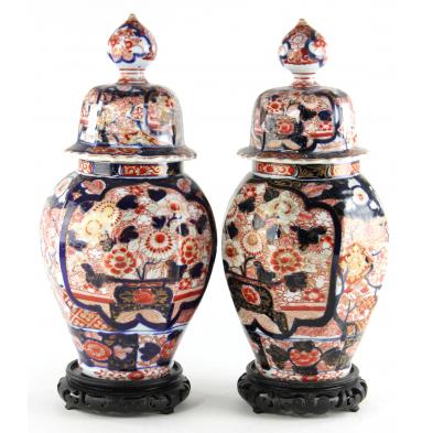 pair-of-imari-porcelain-lidded-mantel-urns