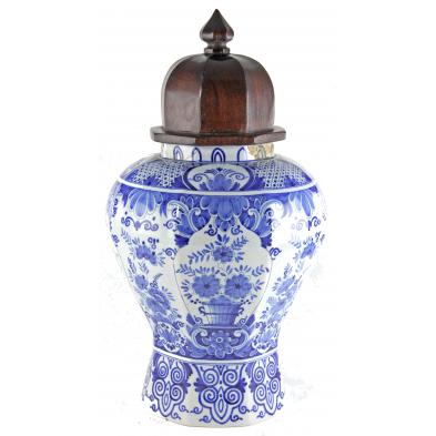 large-delftware-urn-19th-century