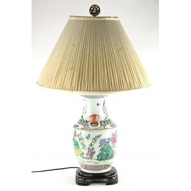 asian-porcelain-table-lamp