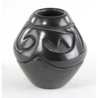 santa-clara-pueblo-blackware-cabinet-vase