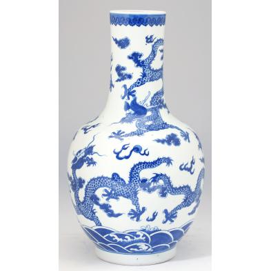 chinese-blue-and-white-vase