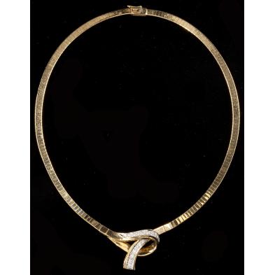 gold-and-diamond-necklace