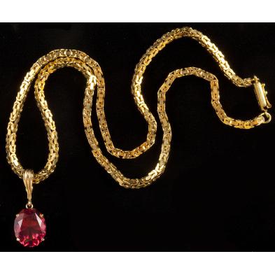 pink-tourmaline-pendant-and-gold-necklace