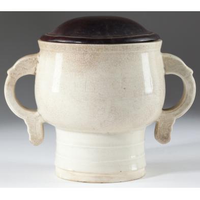 chinese-double-handled-vessel