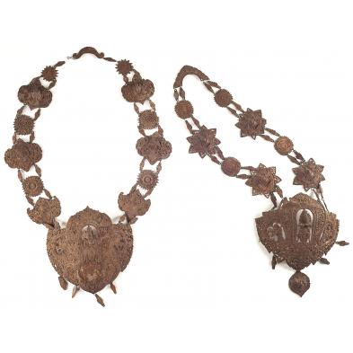 pair-carved-wood-siamese-necklaces