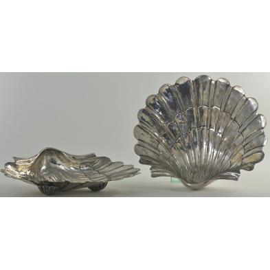 pair-of-shell-shaped-oval-dishes