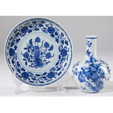 two-pieces-chinese-blue-and-white-porcelain