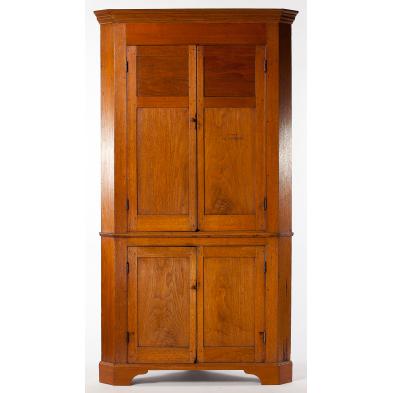 virginia-chippendale-corner-cupboard