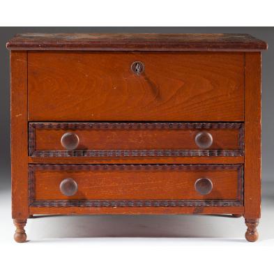 new-england-miniature-blanket-chest