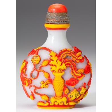 chinese-overlay-glass-snuff-bottle