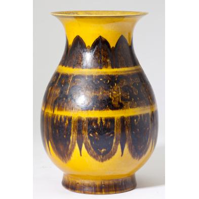 chinese-archaistic-yellow-ground-vase