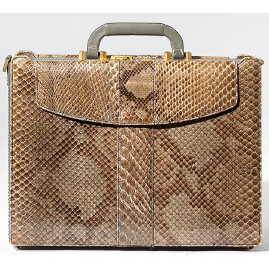 an-unusual-python-skin-briefcase-spanish