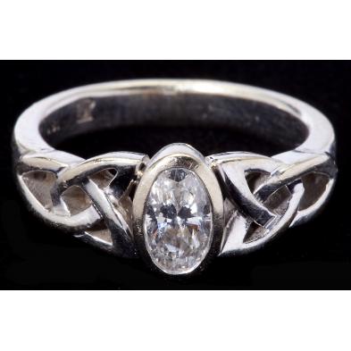 unique-oval-diamond-solitaire