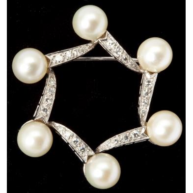 diamond-and-cultured-pearl-wreath-brooch
