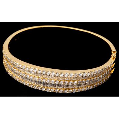 gold-and-diamond-bangle-bracelet