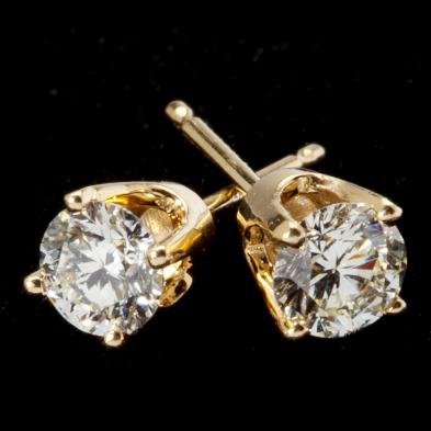 diamond-ear-studs