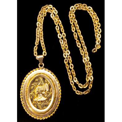 gold-pendant-and-chain