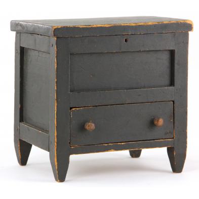 american-miniature-painted-mule-chest