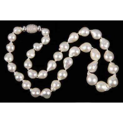 baroque-pearl-and-diamond-necklace