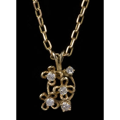 gold-and-diamond-pendant-necklace