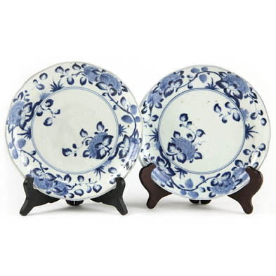 pair-of-chinese-blue-and-white-porcelain-plates