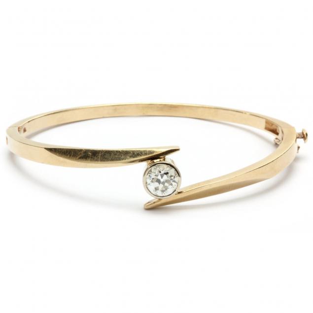 gold-and-diamond-bangle-bracelet